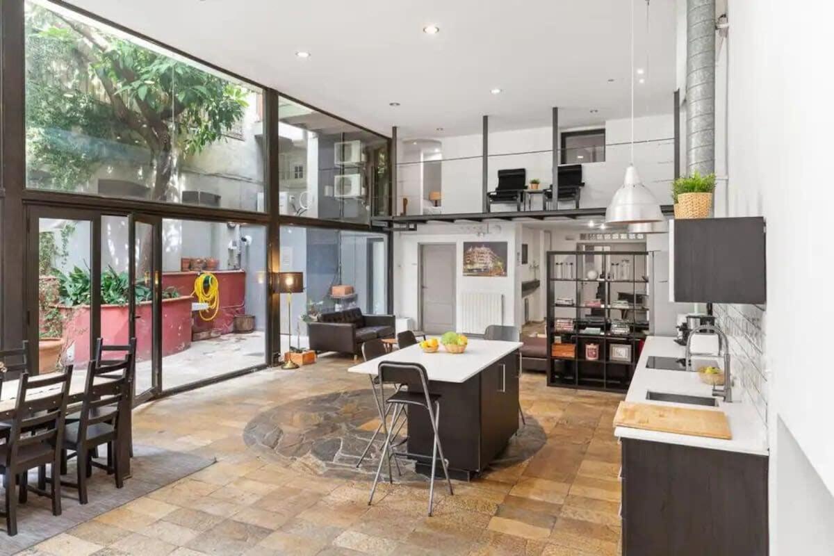 Huge Duplex With Private Garden Next To Ramblas Apartment Barcelona