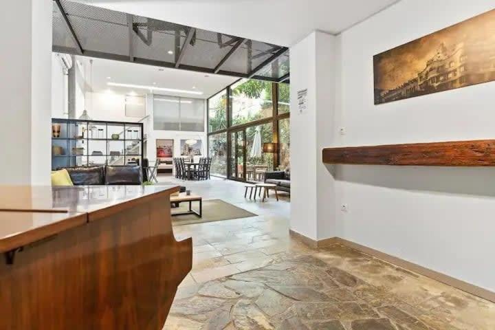 Huge Duplex With Private Garden Next To Ramblas Barcelona