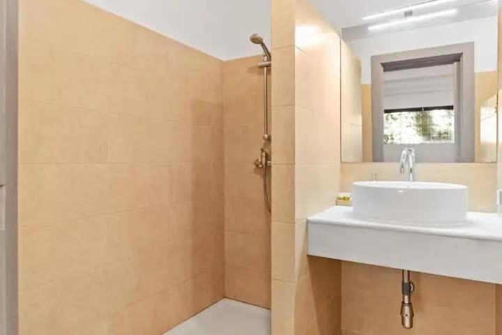 Huge Duplex With Private Garden Next To Ramblas Apartamento *