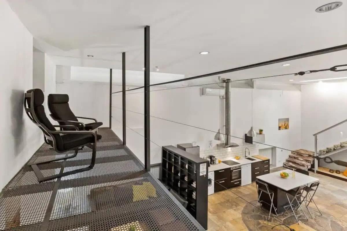 Huge Duplex With Private Garden Next To Ramblas Barcelona