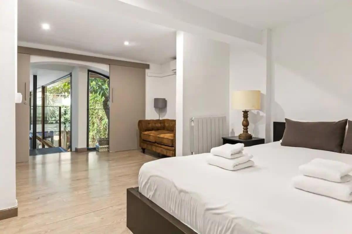 Huge Duplex With Private Garden Next To Ramblas Apartamento Barcelona