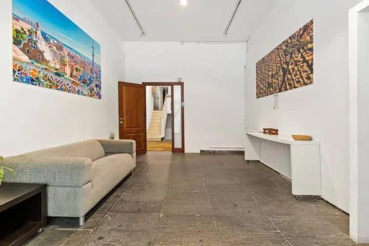 Huge Duplex With Private Garden Next To Ramblas Barcelona