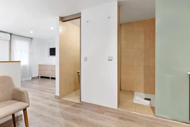 Huge Duplex With Private Garden Next To Ramblas Barcelona