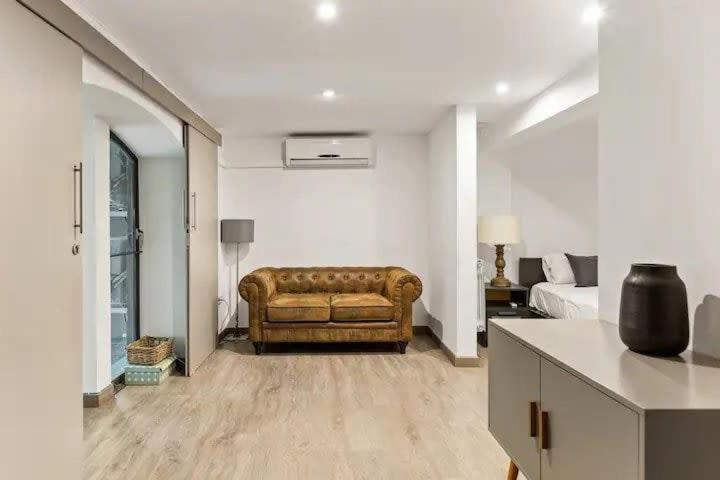 Huge Duplex With Private Garden Next To Ramblas Apartamento *