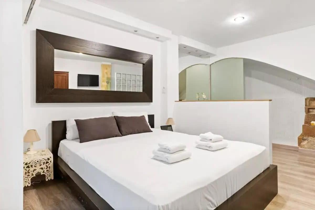 Huge Duplex With Private Garden Next To Ramblas Apartamento Barcelona