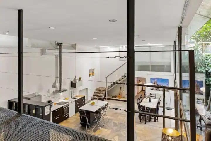Huge Duplex With Private Garden Next To Ramblas Apartamento Barcelona