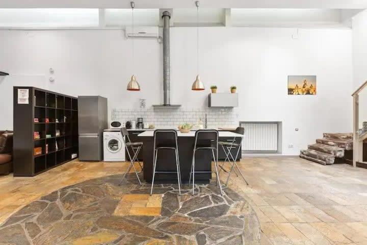 Huge Duplex With Private Garden Next To Ramblas Apartamento