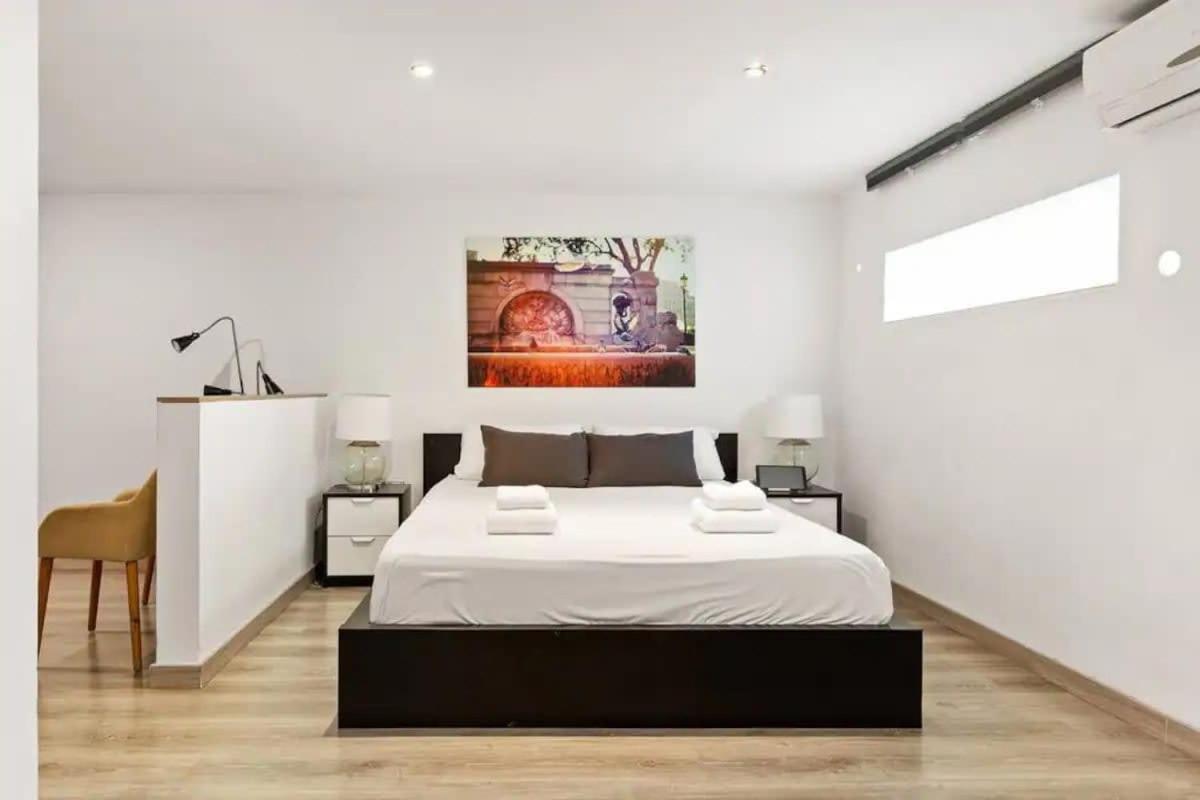 Huge Duplex With Private Garden Next To Ramblas Barcelona
