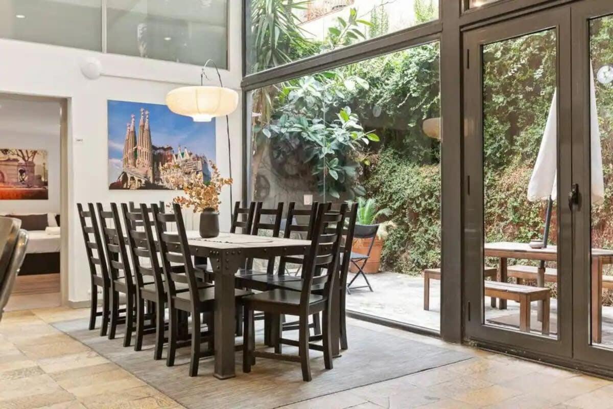 Huge Duplex With Private Garden Next To Ramblas Barcelona